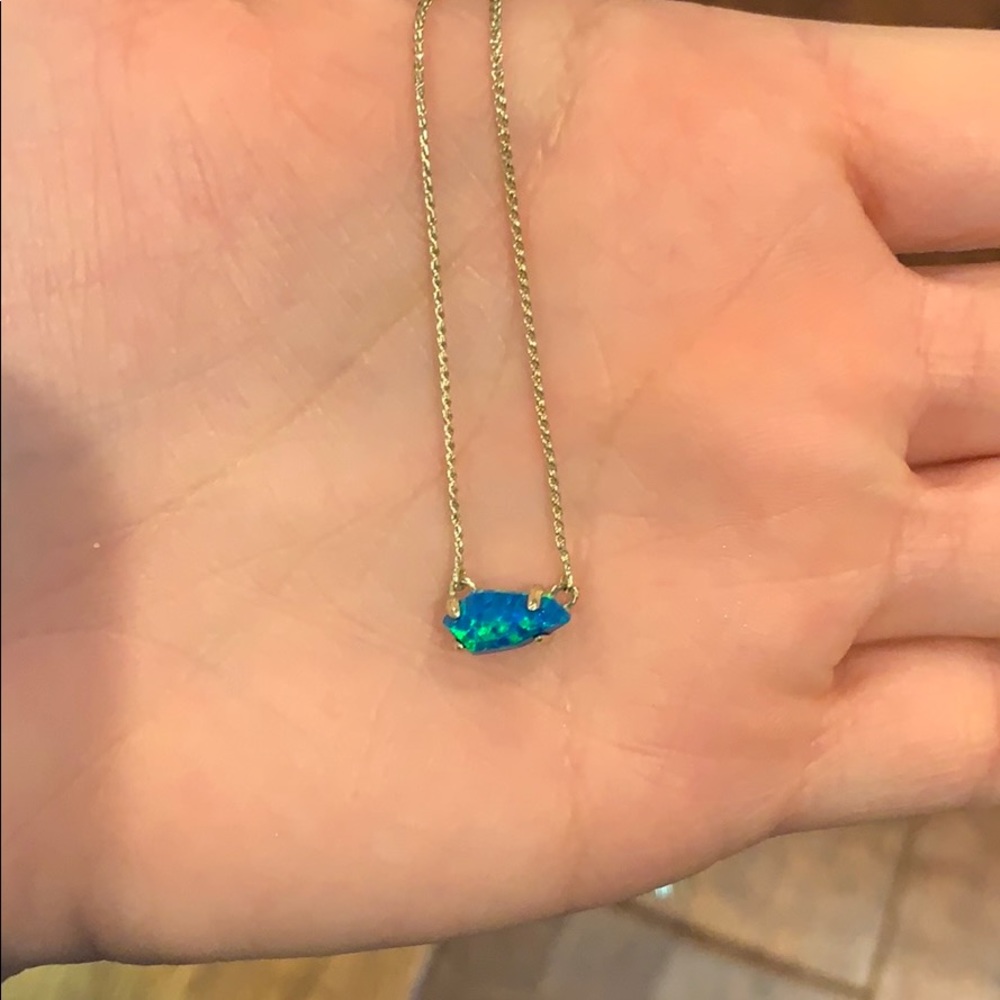 Beautiful Kendra Scott Necklace in Gold
